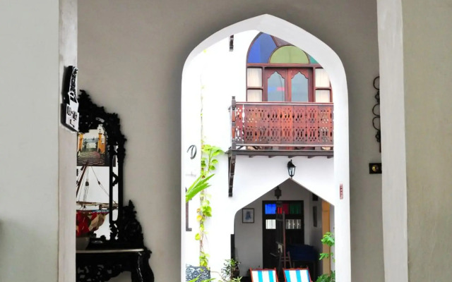 Dhow Palace Hotel