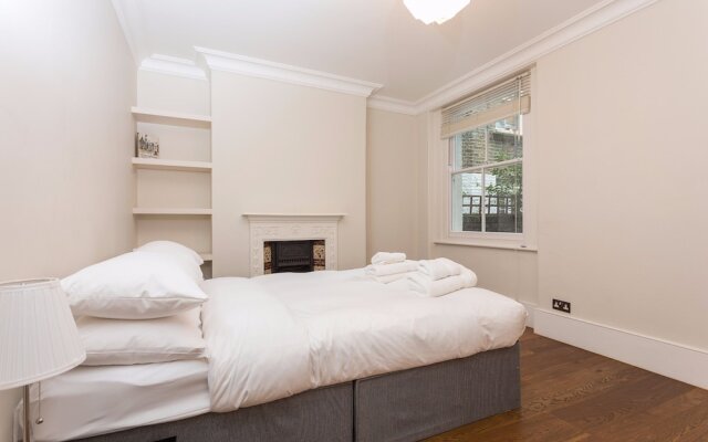 2 Bedroom Flat by Battersea Park