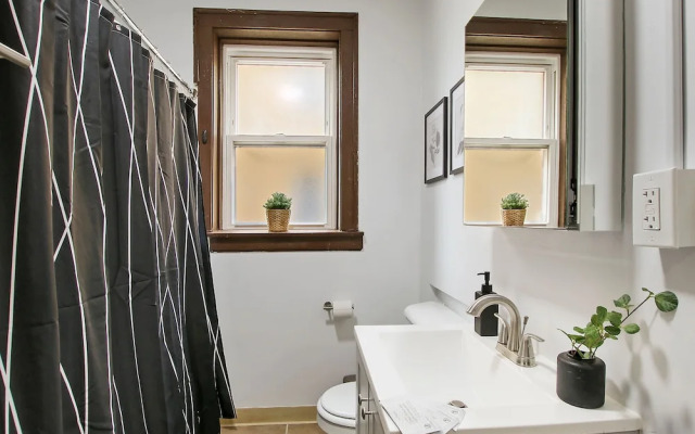 Inviting 2BR Apt - Fullerton 1B