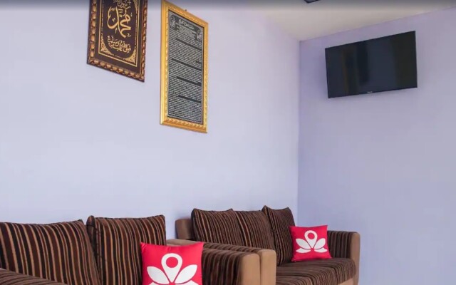 OYO 275 Senyum Inn