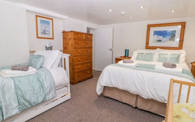 Sail Lodge