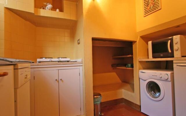 Travel & Stay Pantheon Apartments