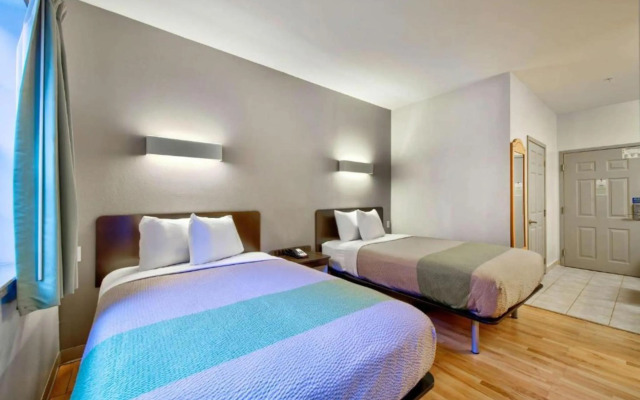 OYO Townhouse Beaumont Medical Center Area