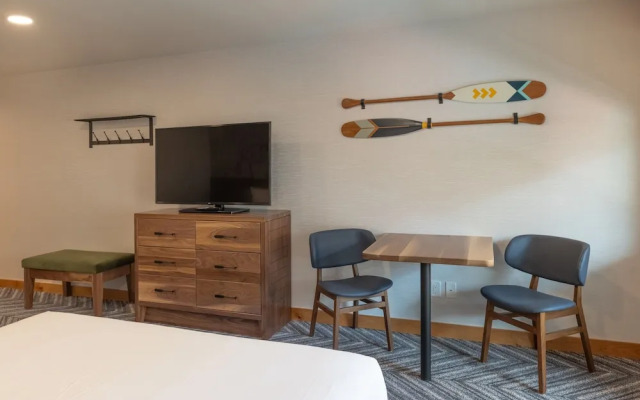 Hotel Canoe and Suites