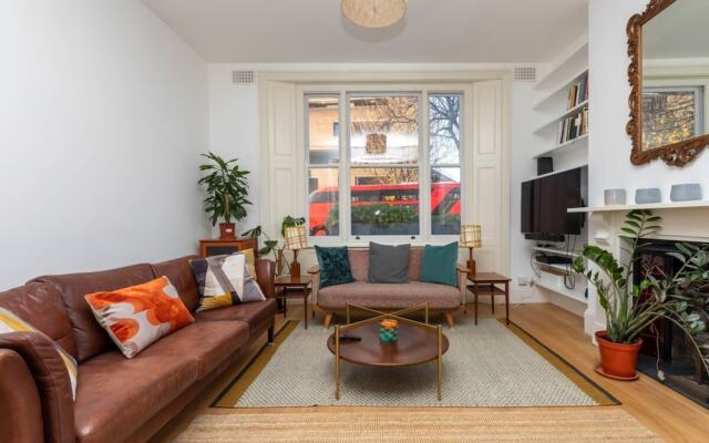 Spacious 2BD Flat By Regents Park & Camden Town!