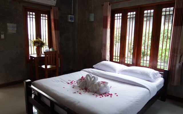 Pon-Pon & Nuan-La-Or