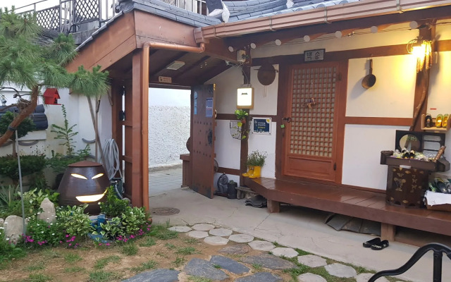 Hanulgiwa Hanok Stay