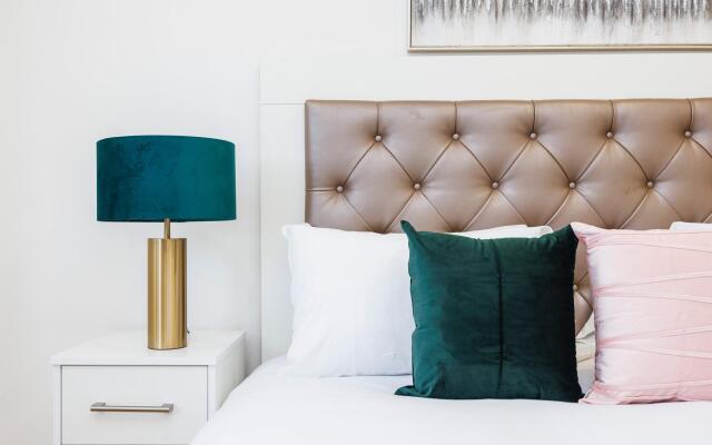 Luxurious - Pool Table - Games Room - Free Parking