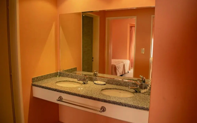 Los Robles Apart Hotel