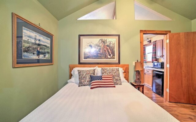 4 Mi to Museums: Cozy Branson Cabin