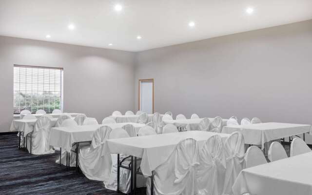 AmericInn by Wyndham Pella