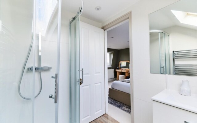 The Fulham Wonder - Stylish 4bdr Flat With Garden