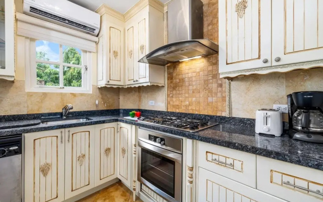 Cozy 1br1ba w Balcony Pool in Great Location