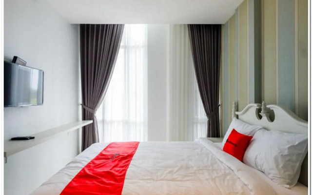RedDoorz Plus @ Madukoro Raya Semarang