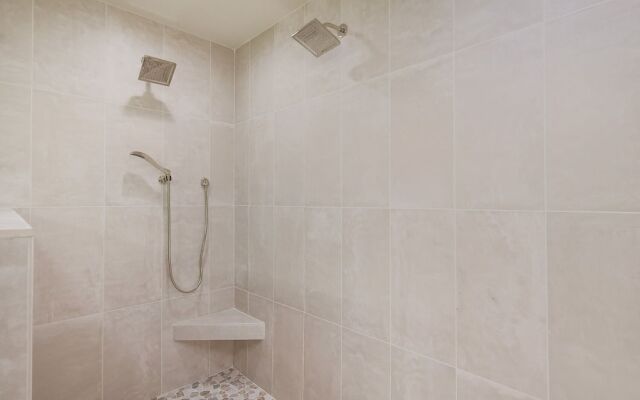 Phoenix Ix 707 2 Bedroom Condo