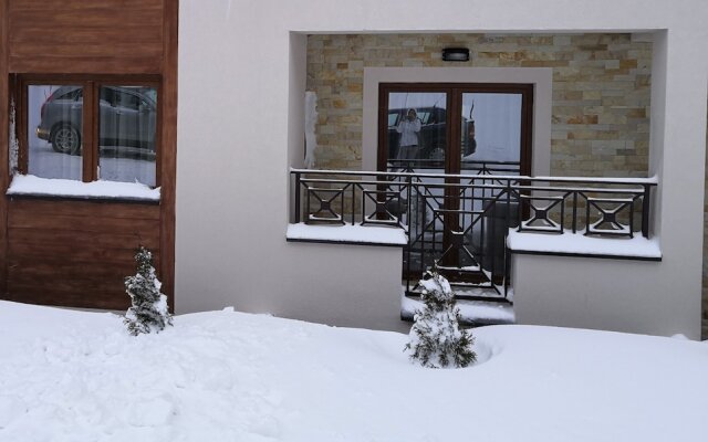 Sky Cabin Apartments