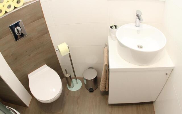 Studio Apartments Mirakul