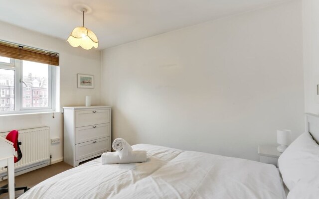 West London 3 bed Home Next to the River!