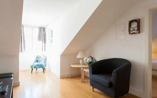 Santa Justa Suite by Homing