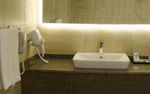 Tilmen Hotel