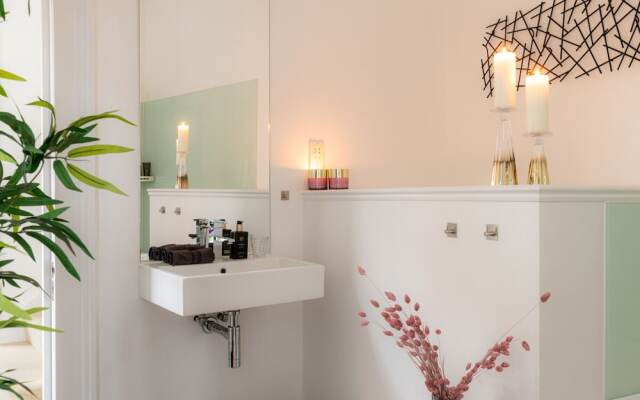 Design Luxury House for Large Groups