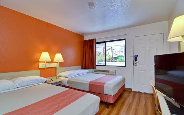 Motel 6 Palm Springs, CA - East - Palm Canyon