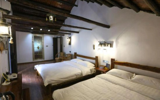 Fengguan Mountain Meilu Village Inn (Yangshuo Yulong River Scenic Area)