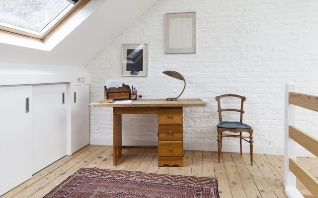 Guest House With Beautiful Garden