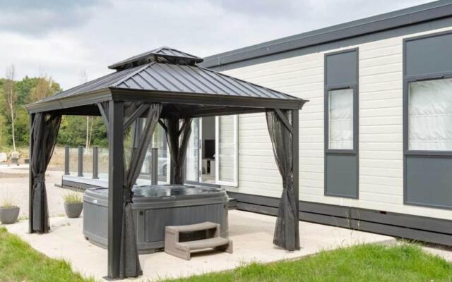 Silverdale Lodge Hot Tub & Wifi