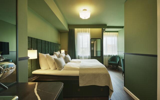 WIDE Hotel
