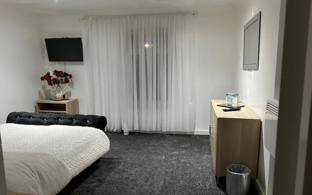 Seaside Stay Sleeps 6 With Pets