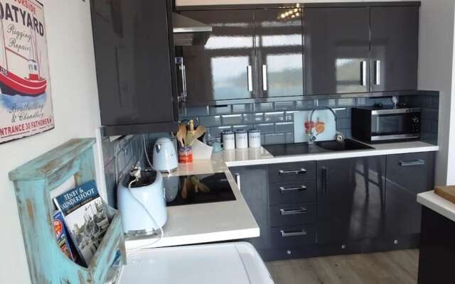 Royal Victoria Court 11