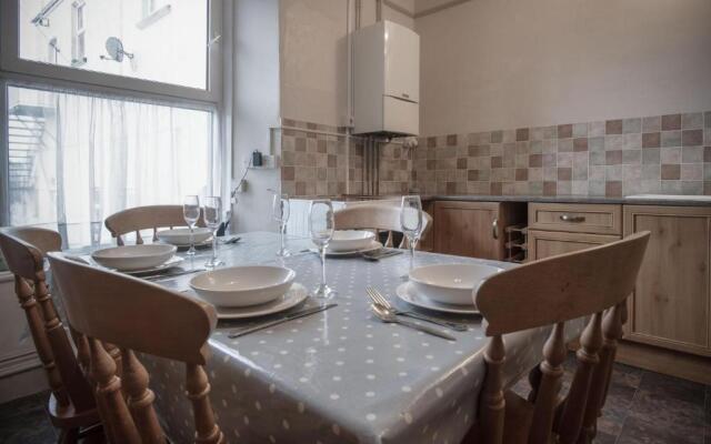 Connaught House - 2 Bedroom Apartment - Tenby