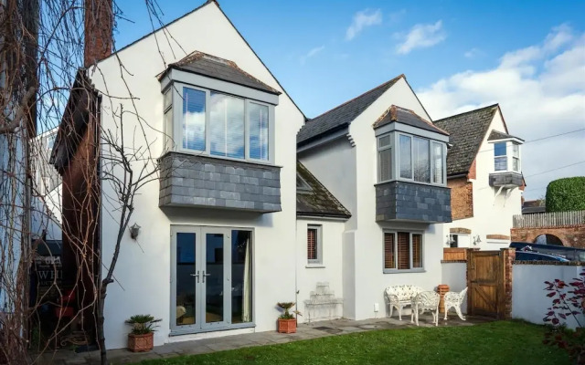 Quay House - Waterside Eclectic Style Character Home