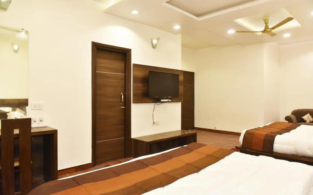 Goroomgo Hollywood Heights Amritsar