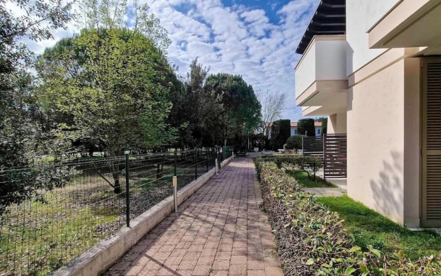 Lovely Apartment With two Fenced Garden