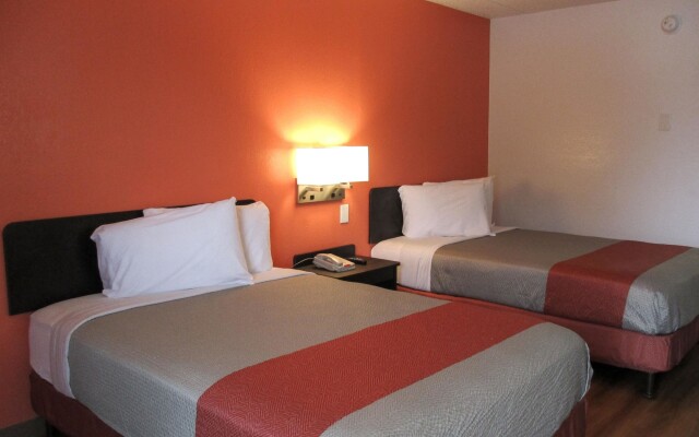 Motel 6 Memphis, TN - Downtown