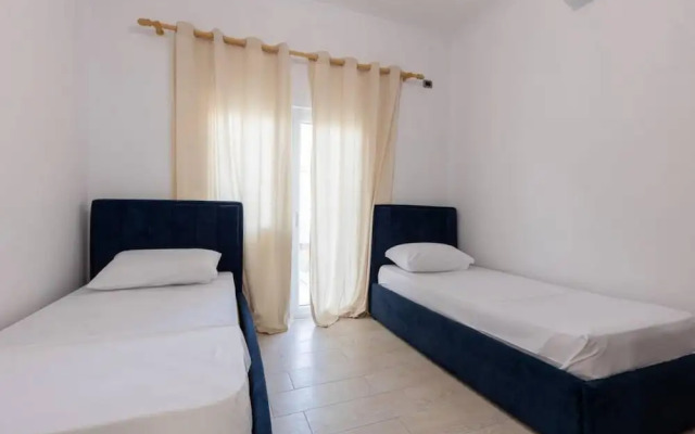 The Lake House 2 in Shkod r