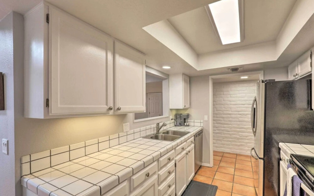 Tucson Townhome w/ Private Patio & Mtn Views!