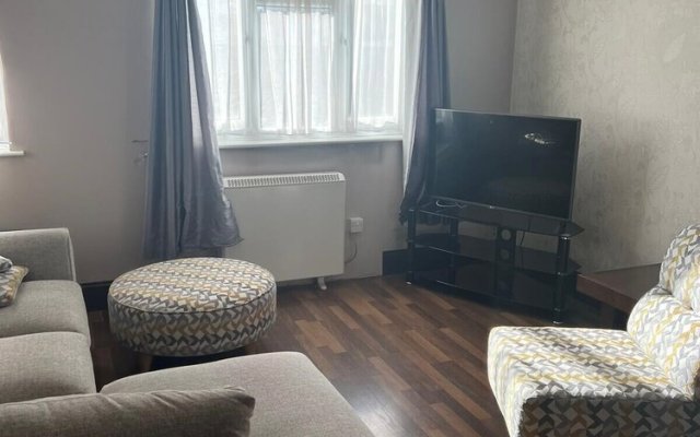 Beautiful 2-bed House in Grays