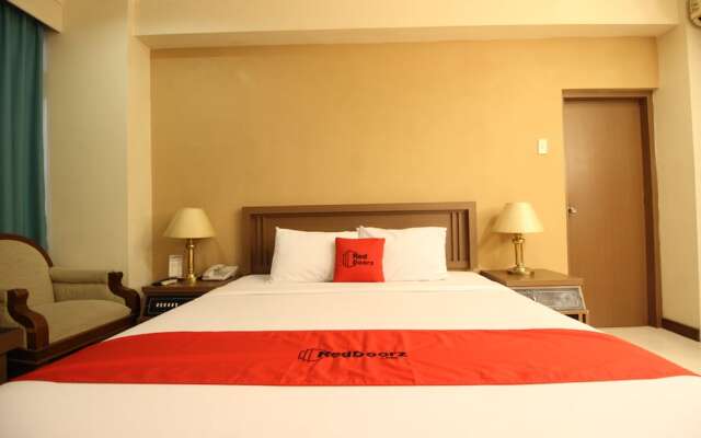RedDoorz Premium @ Slamet Riyadi 2