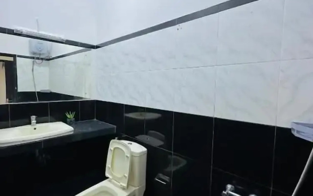 Pineapple Hills Ella