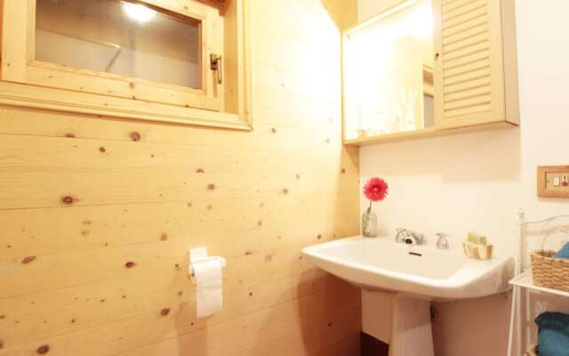 Belvilla by OYO Hilltop Chalet in Lamon With Views