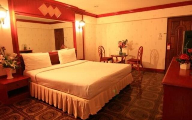 13 Coins Tower Hotel Ratchada