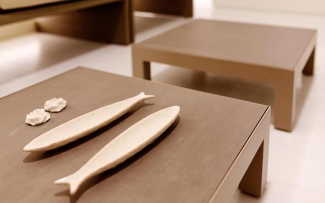 White Stylish Apartment 3