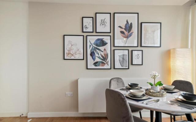 Contemporary, Modern, 2-Bed Apt, Prime Central MK
