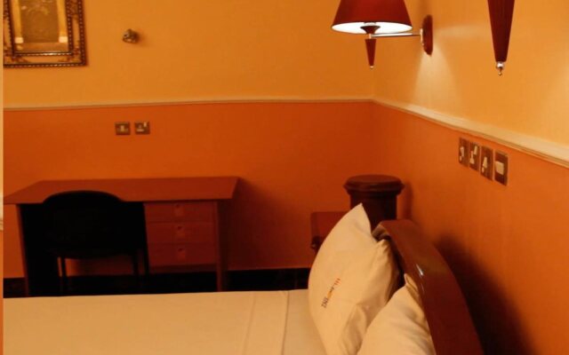 Hi Point Hotel & Suites