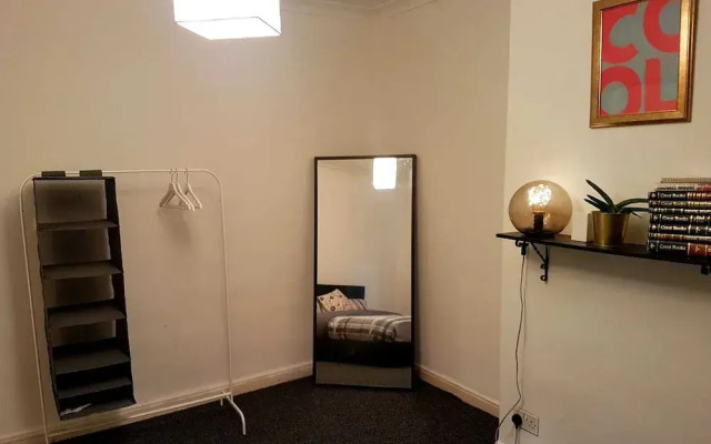 Budget House In Gants Hill