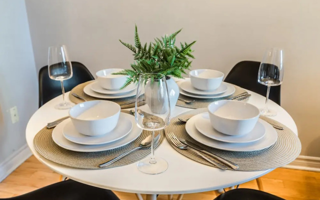 AOC Suites - Heart of Downtown  Condo