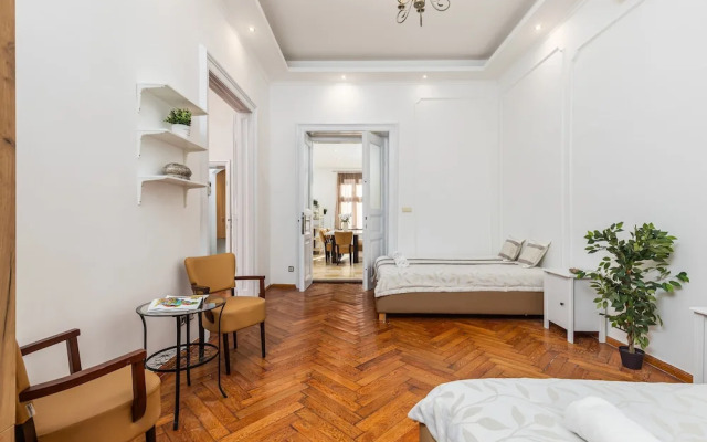 Real Apartments Andrassy